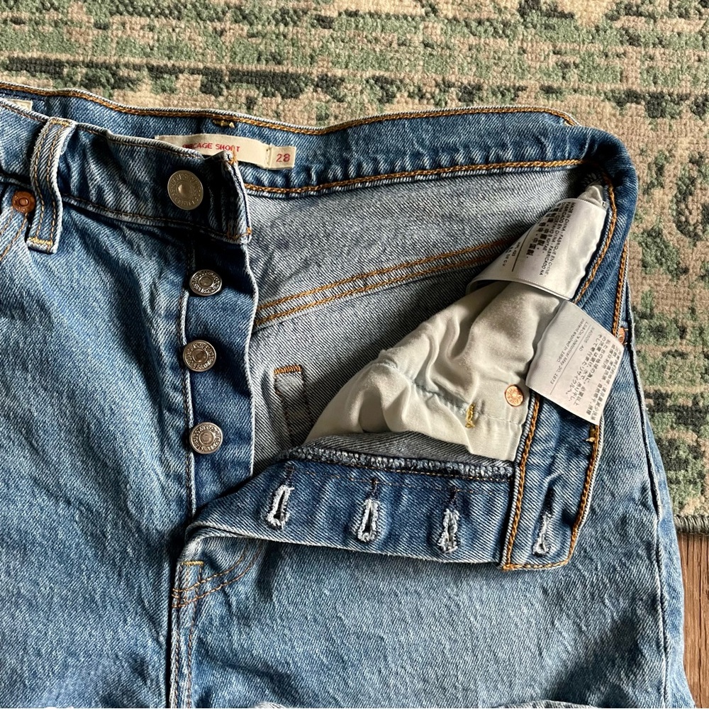 Levi’s Levi Strauss Medium Wash Ribcage Cut Off Jean Denim Shorts Button Fly - Picture 5 of 10